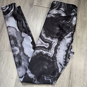 Alo Yoga Airbrush Leggings Black and White Marble Color Size Small